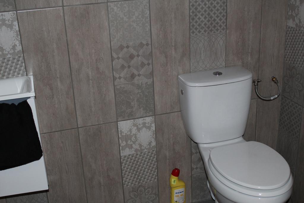 Au Relais Du Canal A Grand Gabarit Nesle Екстериор снимка